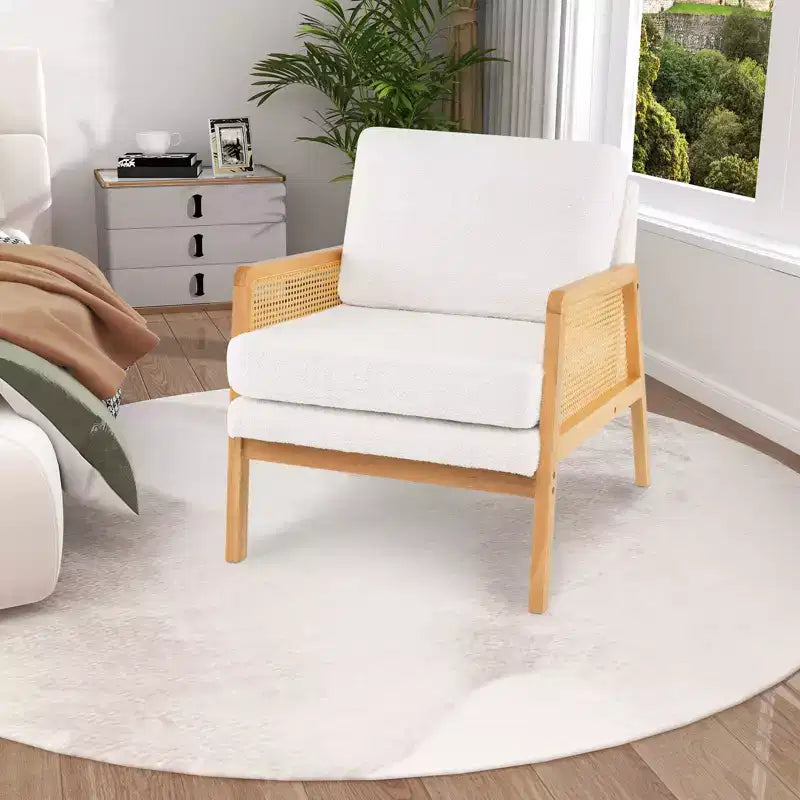Poltrona di design Mid-Century Modern per soggiorno, con braccioli in rattan e struttura in legno, marrone/naturale