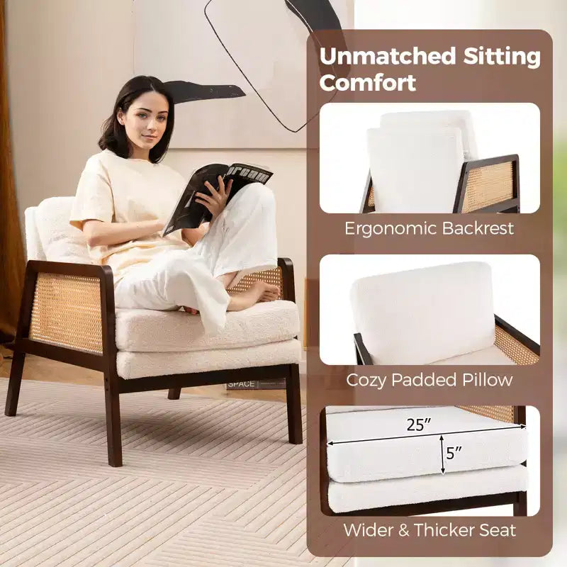 Poltrona di design Mid-Century Modern per soggiorno, con braccioli in rattan e struttura in legno, marrone/naturale