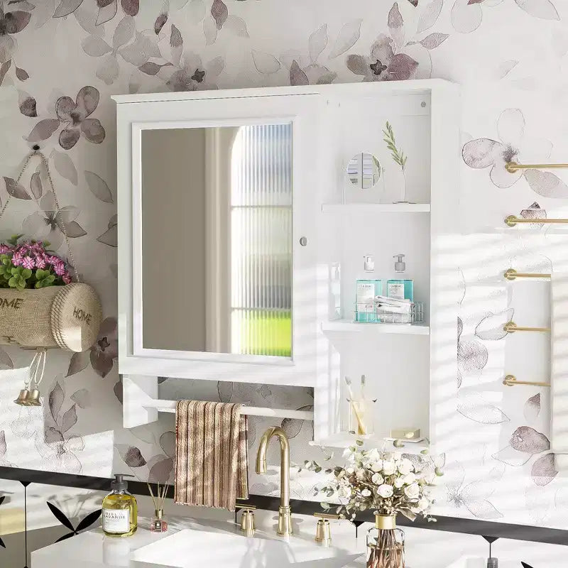 Mobiletto pensile da bagno con grande specchio sulla porta e ripiani regolabili