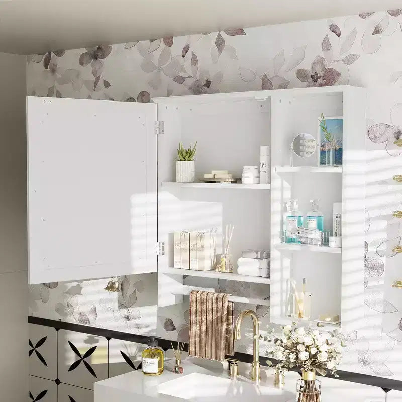 Mobiletto pensile da bagno con grande specchio sulla porta e ripiani regolabili