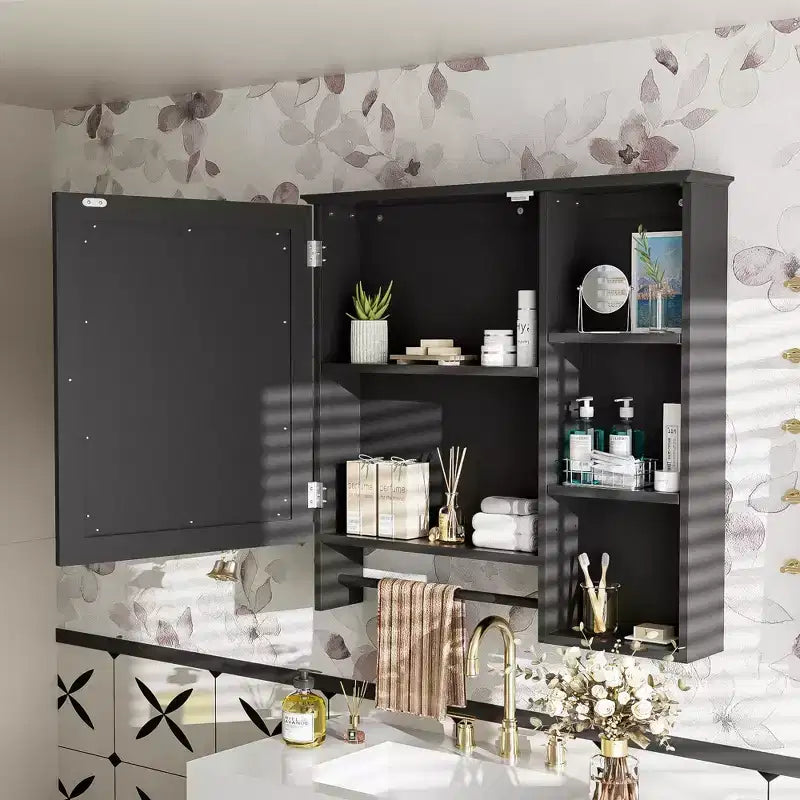 Mobiletto pensile da bagno con grande specchio sulla porta e ripiani regolabili