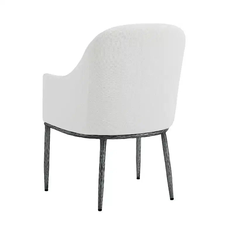 Moderna poltrona imbottita in ferro con gambe in metallo color peltro forgiato