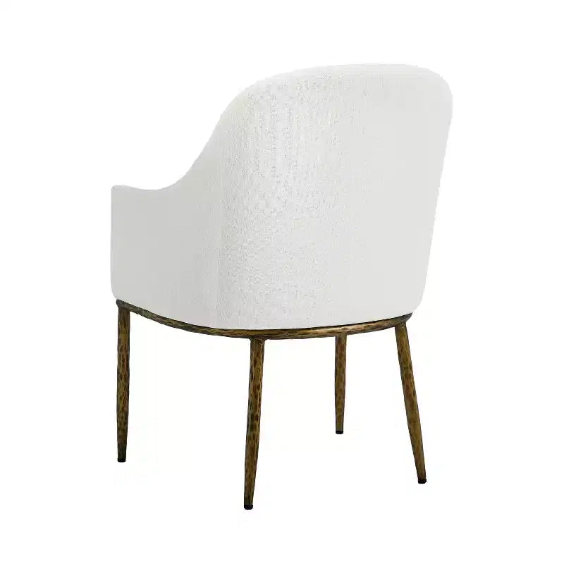 Moderna poltrona imbottita in ferro con gambe in metallo color peltro forgiato