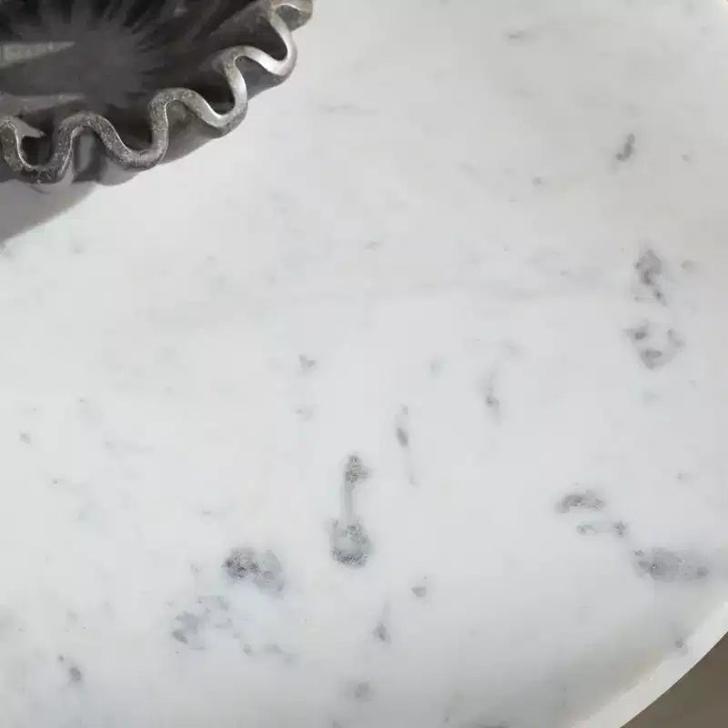Tavolino d'appoggio Branxton con ripiano in marmo - Ottone/Bianco